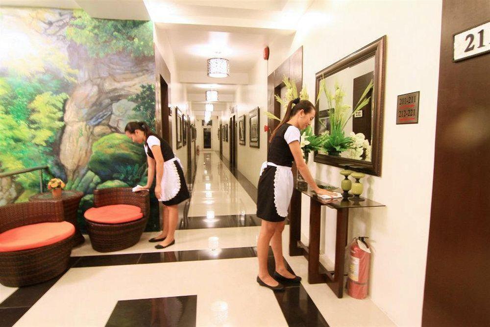 Urban Manor Hotel Roxas City Exterior foto