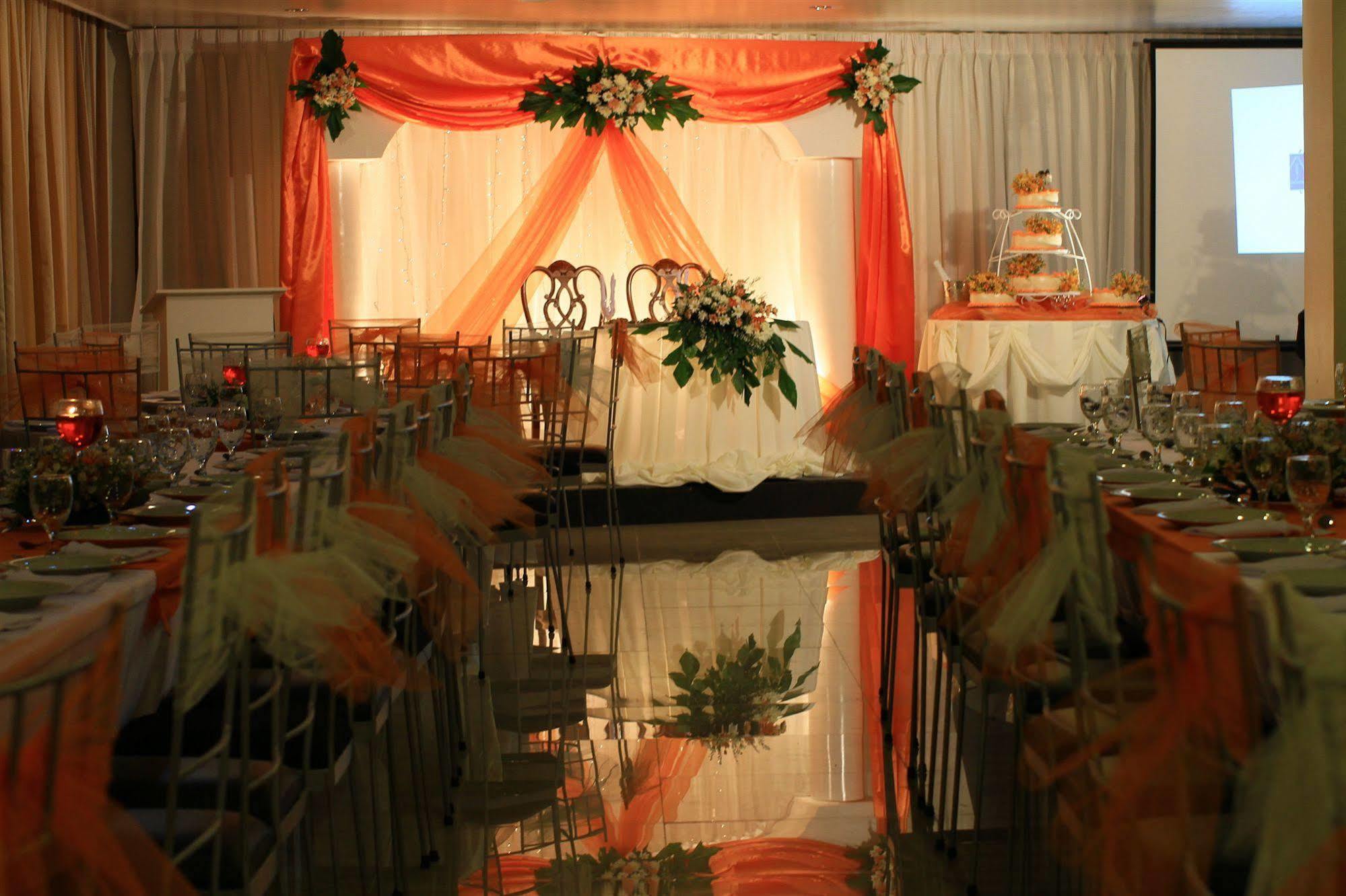 Urban Manor Hotel Roxas City Exterior foto